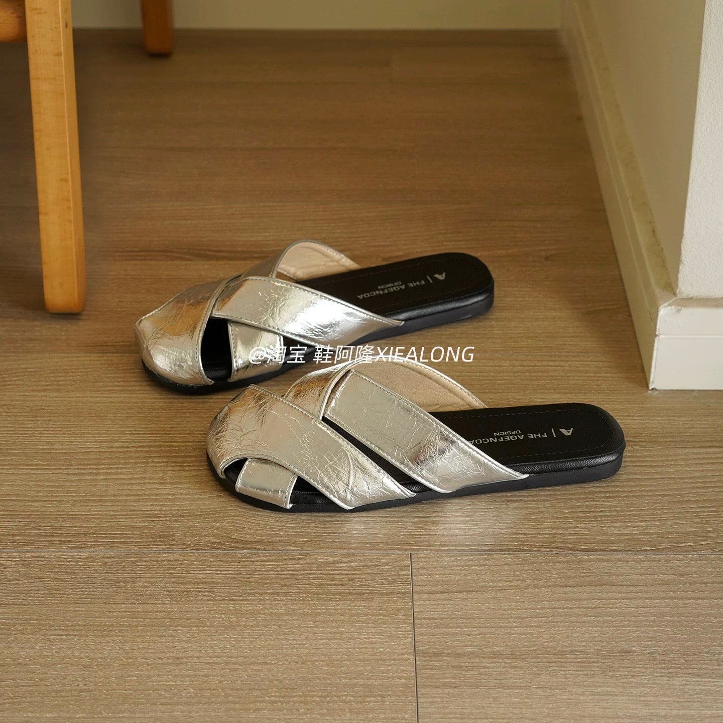 Women's French-style closed-toe Roman slides—flat, slip-on, non-slip, and casual—perfect for summer vacations and the beach (2026 new arrival).