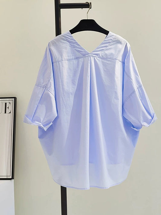 100 yuan for three pieces. Contact customer service to change the price. Blue three-quarter rolled-up sleeves, lazy literary V-neck casual shirt