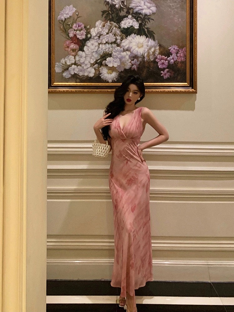Ge Fuwen bias cut slim sexy dress female 2024 summer new gentle style V-neck sleeveless waist long dress