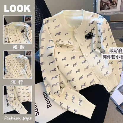 Counter shopping malls have withdrawn international big-name brand cut-label women's white letter love printed knitted suits