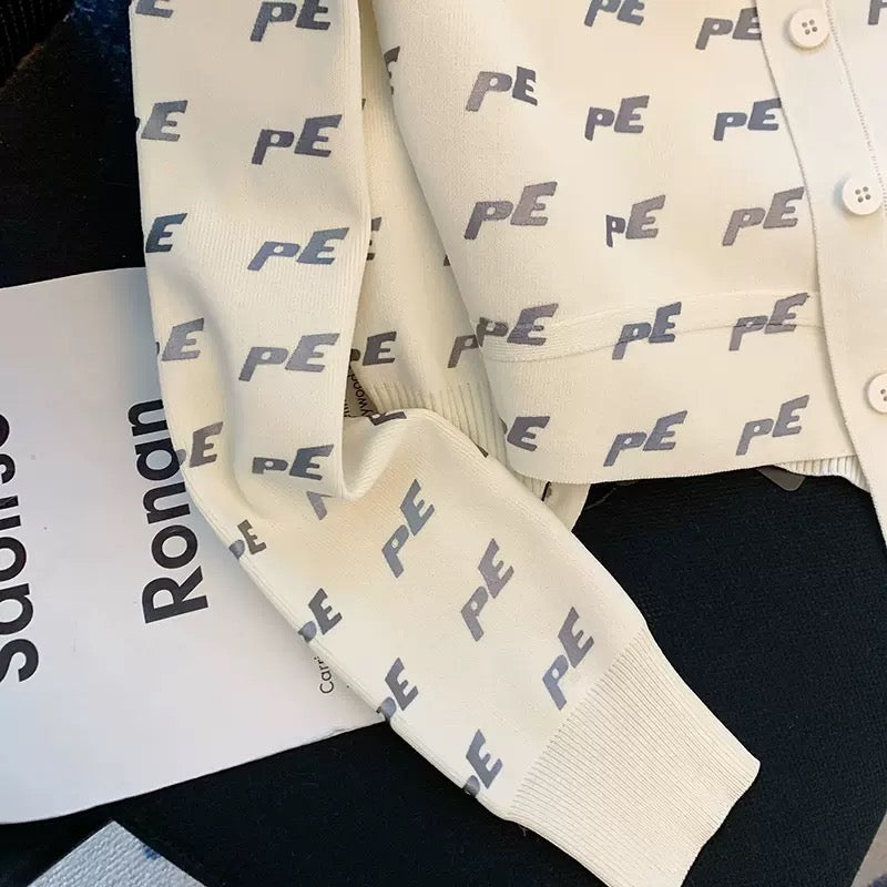 Counter shopping malls have withdrawn international big-name brand cut-label women's white letter love printed knitted suits