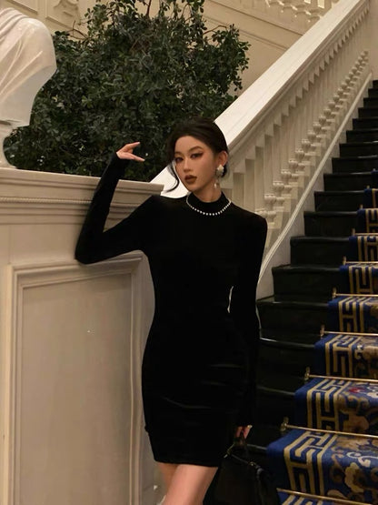 Heavy industry black backless velvet dress women's autumn new peach heart design niche hot girl hip little black dress