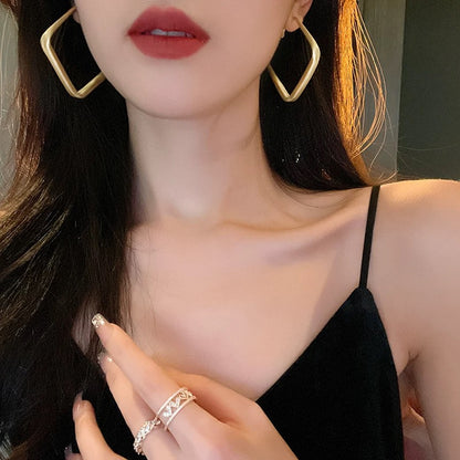 Earrings 2023 new trendy light luxury high-end European and American exaggerated diamond-shaped earrings Internet celebrity women's big earrings