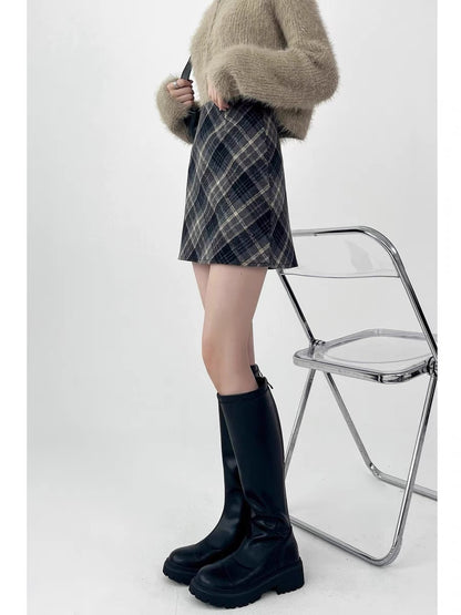 Large size fat MM woolen skirt autumn and winter retro short skirt for women with high waist A-line plaid hip skirt pear-shaped body A3353