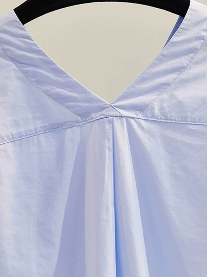 100 yuan for three pieces. Contact customer service to change the price. Blue three-quarter rolled-up sleeves, lazy literary V-neck casual shirt