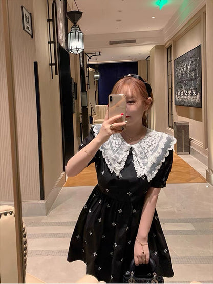 Temperament and French style puff sleeves V-neck floral dress women's summer mid-length Hepburn style waist-cinching little black dress