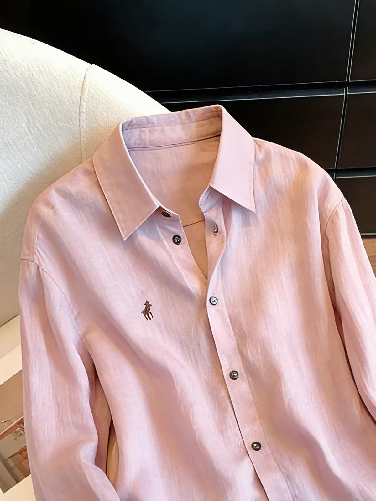 French-style soft purple collared shirt featuring small pony embroidery; a lightweight, loose-fitting, and versatile unisex piece perfect for a relaxed, laid-back look in spring and autumn.