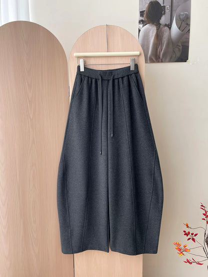 Japanese/Korean-style women's wide-leg sweatpants featuring a curved "scimitar" cut and balloon silhouette; designed for autumn/winter with a relaxed, laid-back vibe; versatile and casual, with a drawstring waist and adjustable cinched cuffs.