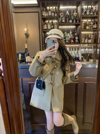 Fish Rabbit's Rabbit Retro Woolen Coat Women's College Style Winter 2023 New Plaid Horn Button Coat Women