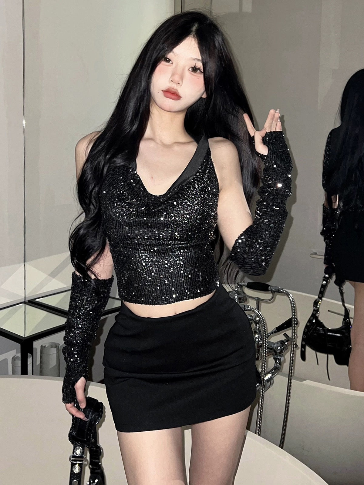 KLIOU is both A and sassy. Black sequined swing collar hooded vest with sleeves makes the street slim and stylish hot girl top.