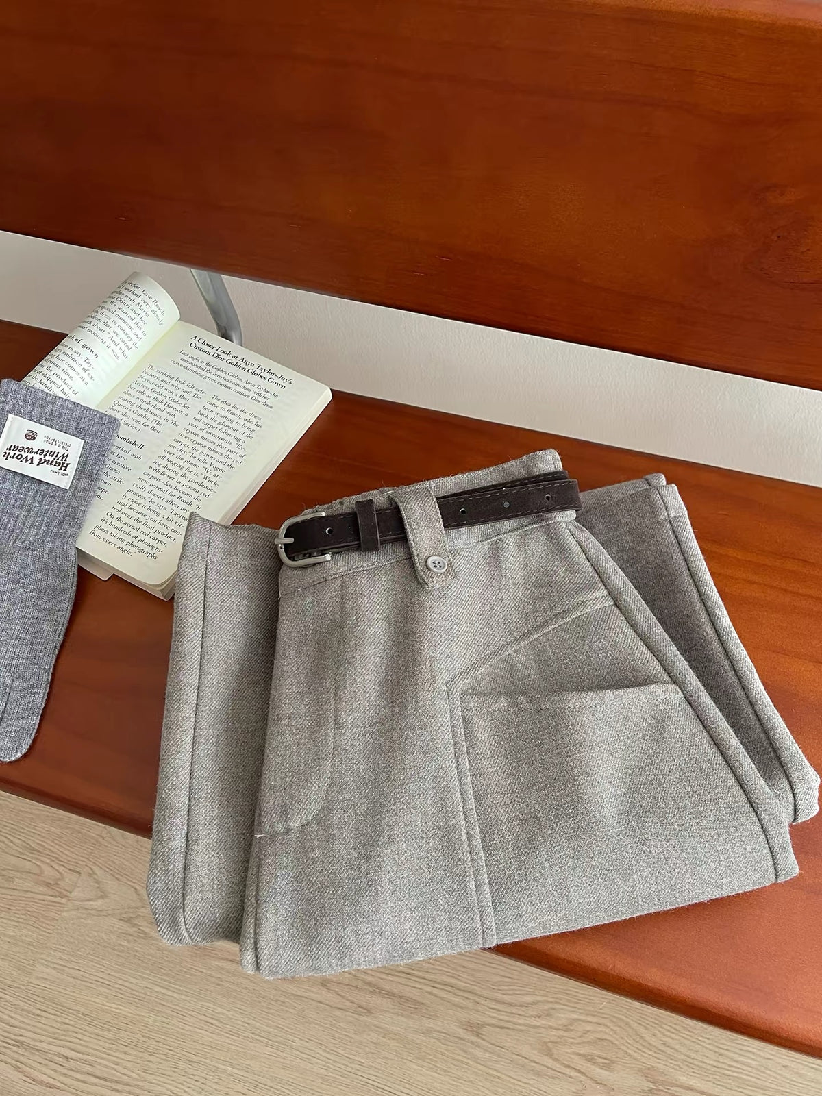 Women's Japanese/Korean-style retro "Old Money" aesthetic wool-blend wide-leg trousers—a chic, relaxed, and stylish straight-leg casual pant for autumn and winter.