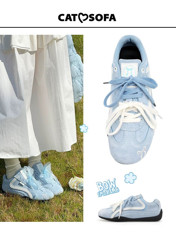 Cat & Sofa “Emoji-Lab” Glacier Blue Sneakers ❄️👟 Spring limited edition with a fresh glacier blue tone. Low-top retro design and slim sole for a lightweight, flexible feel — clean, modern, and easy to style for everyday wear.
