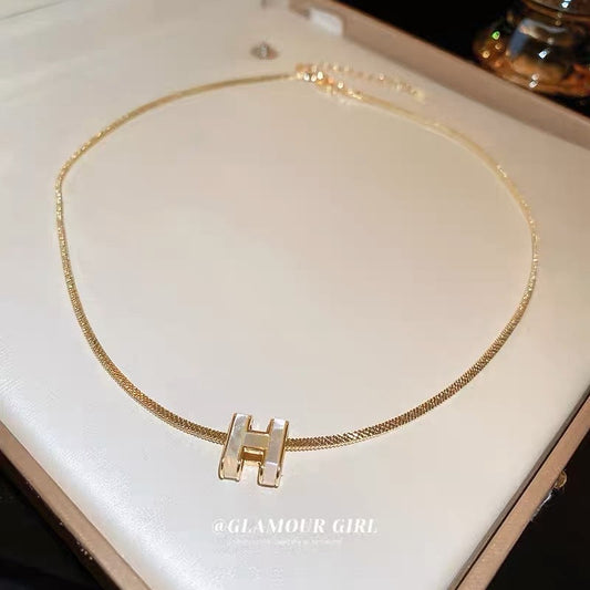 Real gold electroplated shell metal letter necklace Korean ins style light luxury high-end clavicle chain necklace female