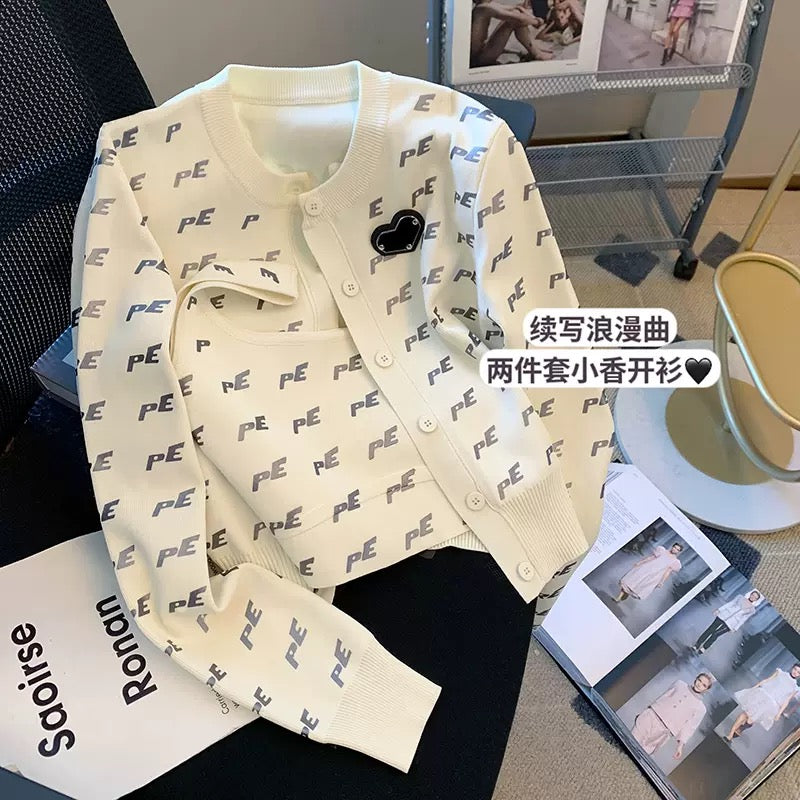 Counter shopping malls have withdrawn international big-name brand cut-label women's white letter love printed knitted suits