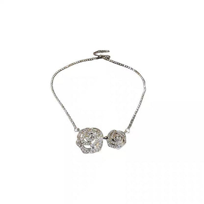 Light luxury diamond-encrusted flower necklace super fairy creative design collarbone chain necklace pendant girl heart new money jewelry