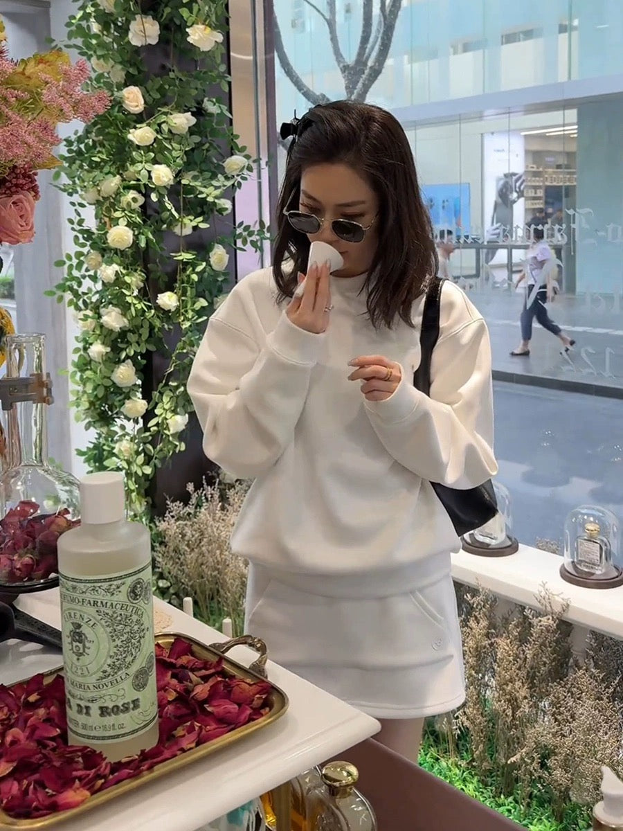 2024 new autumn and winter sports style white salt style casual and versatile round neck sweatshirt and short skirt two-piece simple set