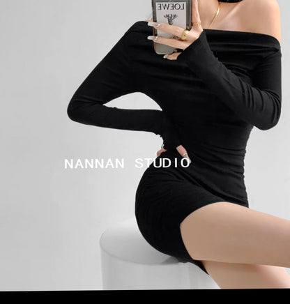 Pure lust sexy off-shoulder clavicle slim long-sleeved dress for women spring and autumn hot girl waist tight pleated butt-covering short skirt (S0820)