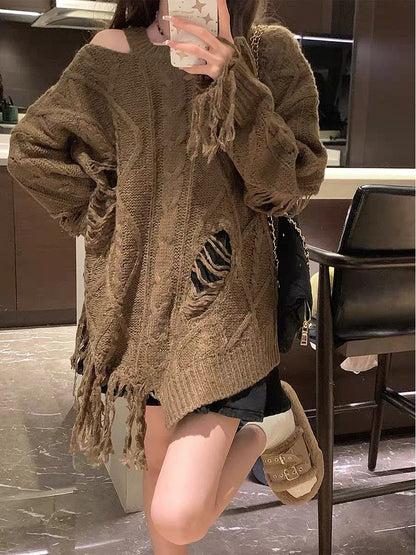 DOPS design niche American retro knitted hole tassel top women's raw edge hot girl loose sweater (S0555)