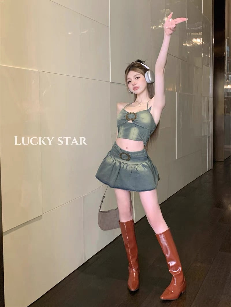 Internet celebrity street suit for women in summer, pure lust for hot girls, sexy halter neck, tube top, suspender belt + denim skirt two-piece set