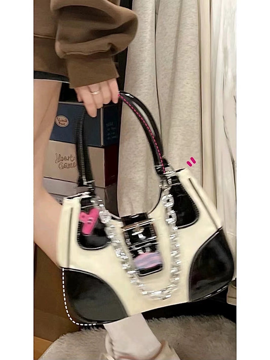 Medieval sweet cool patent leather canvas underarm bag women 2023 new fashion metal chain hot girl all-match shoulder bag