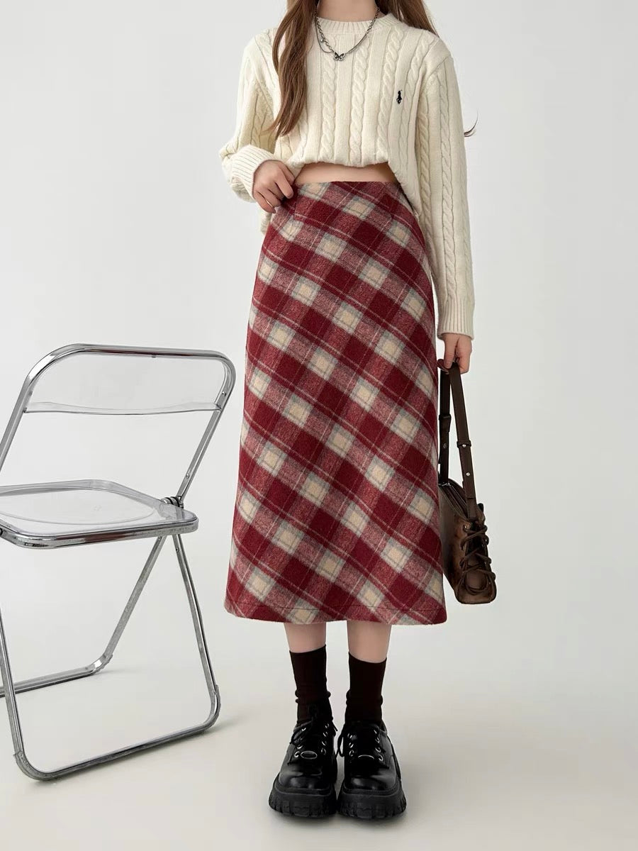 Plus size fat mm red woolen plaid skirt for women with slightly fat autumn and winter American style retro straight crotch-covering mid-length skirt A3358
