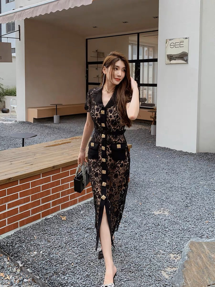 The heroine wears a mature lady-style outfit in a simple and high-end black sexy hollow waist slimming dress and long skirt (D161)