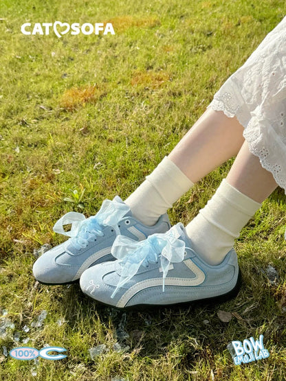 Cat & Sofa “Emoji-Lab” Glacier Blue Sneakers ❄️👟 Spring limited edition with a fresh glacier blue tone. Low-top retro design and slim sole for a lightweight, flexible feel — clean, modern, and easy to style for everyday wear.