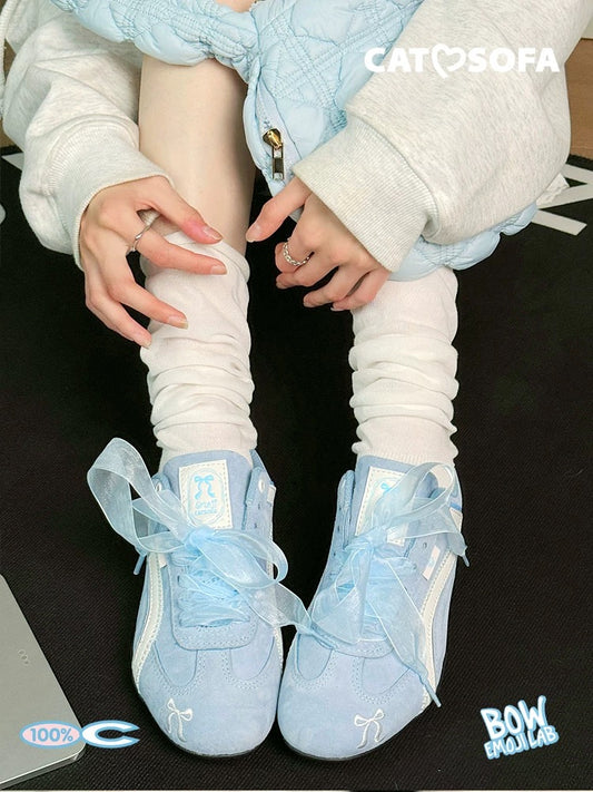 Cat & Sofa “Emoji-Lab” Glacier Blue Sneakers ❄️👟 Spring limited edition with a fresh glacier blue tone. Low-top retro design and slim sole for a lightweight, flexible feel — clean, modern, and easy to style for everyday wear.