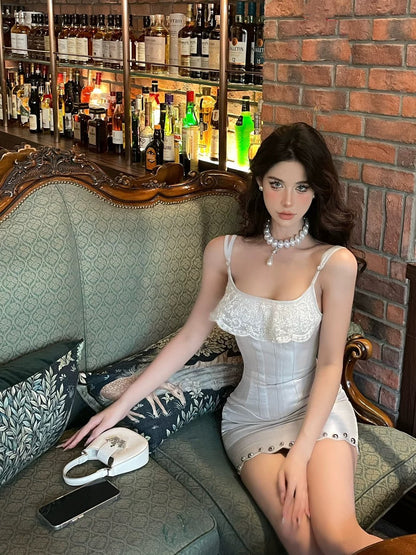 Dust Deng Deng French white suspender dress for women 2024 early spring new lace splicing suspender skirt