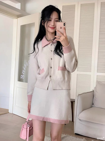 Yang Paopao's romance is quietly fermenting, colorful striped button sweater and short skirt suit 19