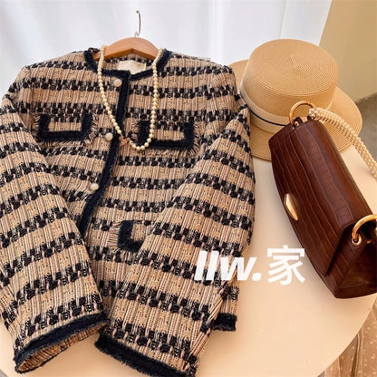 Autumn mi language~ Temperament contrasting color woven brushed edge top female French style celebrity slim and fragrant long-sleeved jacket