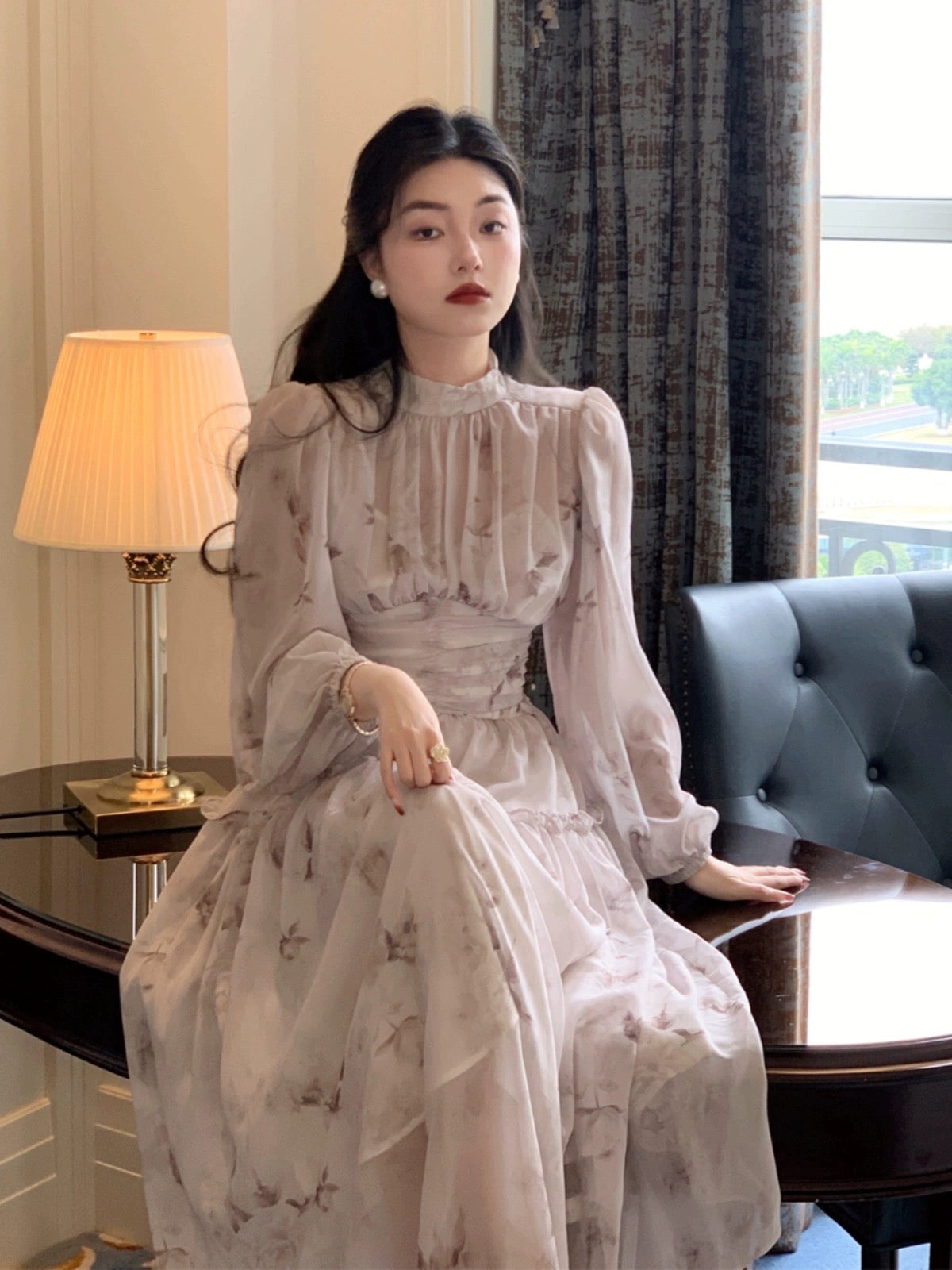Tang Gongzi New Hepburn style dress for early spring, long waist-cinching dress, ladylike temperament, niche, beautiful skirt, fairy spirit