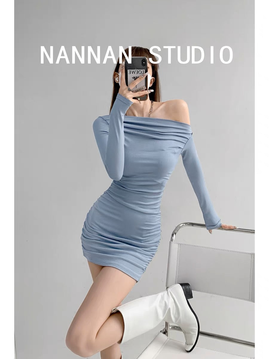Pure lust sexy off-shoulder clavicle slim long-sleeved dress for women spring and autumn hot girl waist tight pleated butt-covering short skirt (S0820)