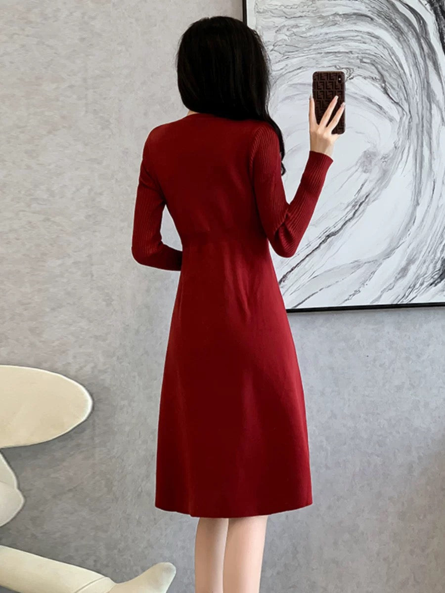 French elegant red knitted dress for women in autumn and winter. Slim Lee Nhi Boutique French elegant red knitted dress for women in autumn and winter. Slim Lee Nhi Boutique