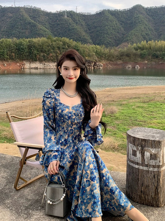 New product No. 4 French retro square-neck bell-sleeved long skirt with slim waist and slimming seaside vacation oil painting floral dress
