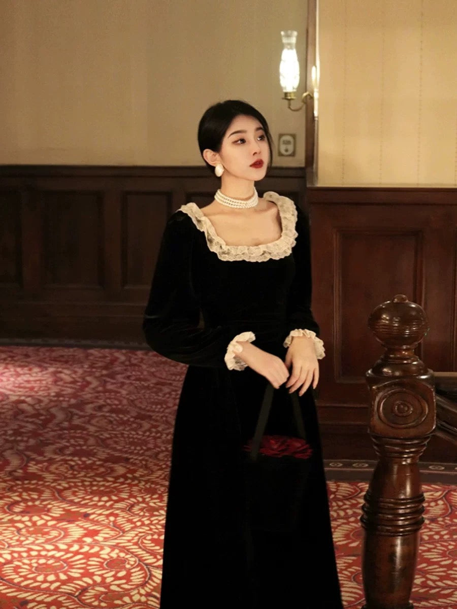 Thirteen and Little French Velvet Dress Women's Autumn and Winter Spliced Lace Waist Slimming Black Long Dress