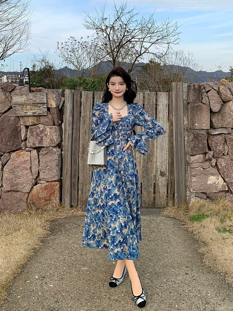 New product No. 4 French retro square-neck bell-sleeved long skirt with slim waist and slimming seaside vacation oil painting floral dress