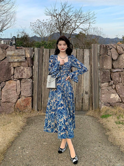 New product No. 4 French retro square-neck bell-sleeved long skirt with slim waist and slimming seaside vacation oil painting floral dress