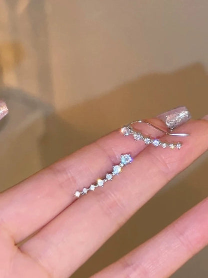 Flash diamond temperament curved earrings for women 2023 new popular light luxury earrings niche design high-end earrings trend