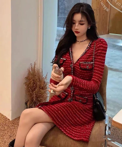 Tang Yan star wears the same French socialite style with an engagement dress, a red slim-fitting knitted dress D9197