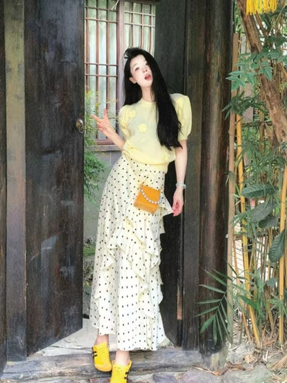 New Summer French-style "Dopamine" outfit: a slimming, Miu-inspired polka-dot A-line skirt set.