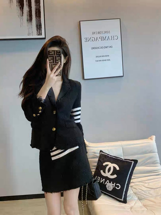 Xiaoxiangfeng suit for women 2023 new high-end niche fashion temperament casual professional hip-covering short skirt two-piece set (B2614)