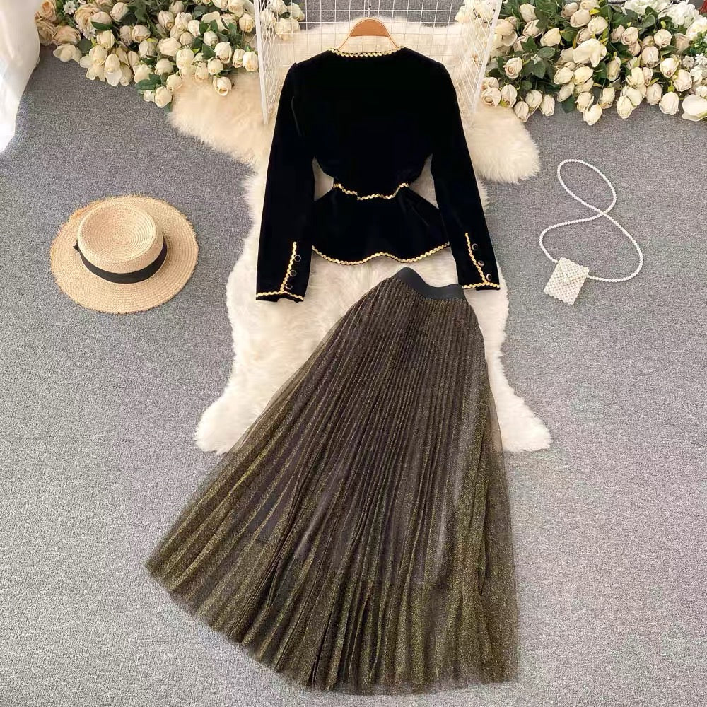 Xiaoxiangfeng French retro high-end short waisted velvet shirt high-waisted pleated skirt Western style two-piece set (S0996)
