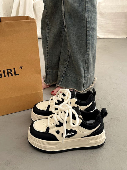 Popular niche thick-soled sneakers for women in spring and autumn, versatile super hot white shoes 2024 new Korean casual sports shoes