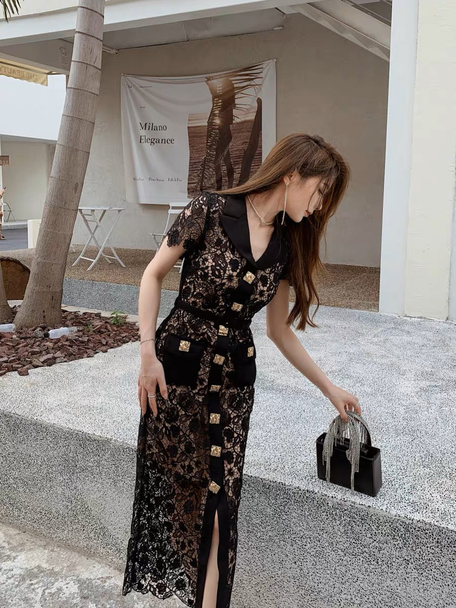 The heroine wears a mature lady-style outfit in a simple and high-end black sexy hollow waist slimming dress and long skirt (D161)