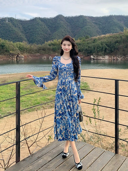 New product No. 4 French retro square-neck bell-sleeved long skirt with slim waist and slimming seaside vacation oil painting floral dress