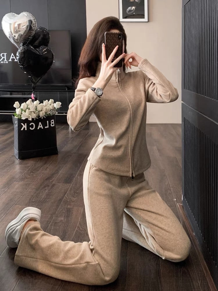 Internet celebrity sports and leisure suits for women in autumn and winter, slim and fashionable, street style, velvet and thickened sweatshirts and jackets, two-piece set