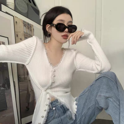 Pure desire design V-neck sweater for women in the spring season, sweet and hot girl inner layering shirt, short sweater, chic top