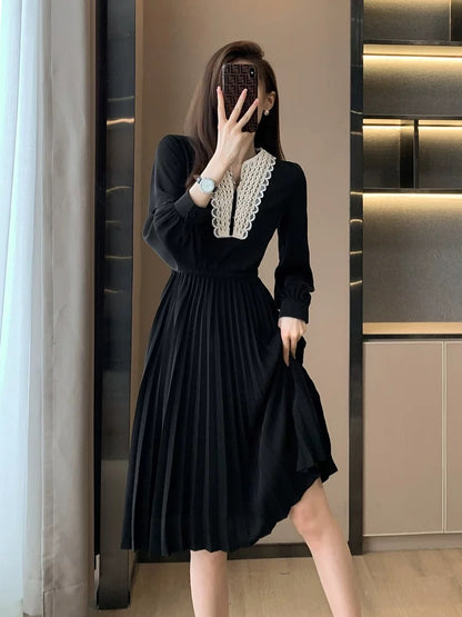 French retro temperament dress for women 2023 autumn new high-end long-sleeved pleated Hepburn style little black skirt