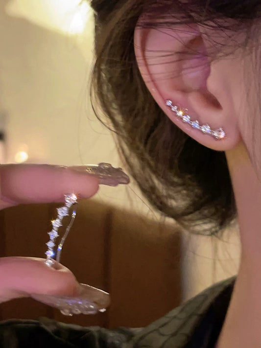 Flash diamond temperament curved earrings for women 2023 new popular light luxury earrings niche design high-end earrings trend